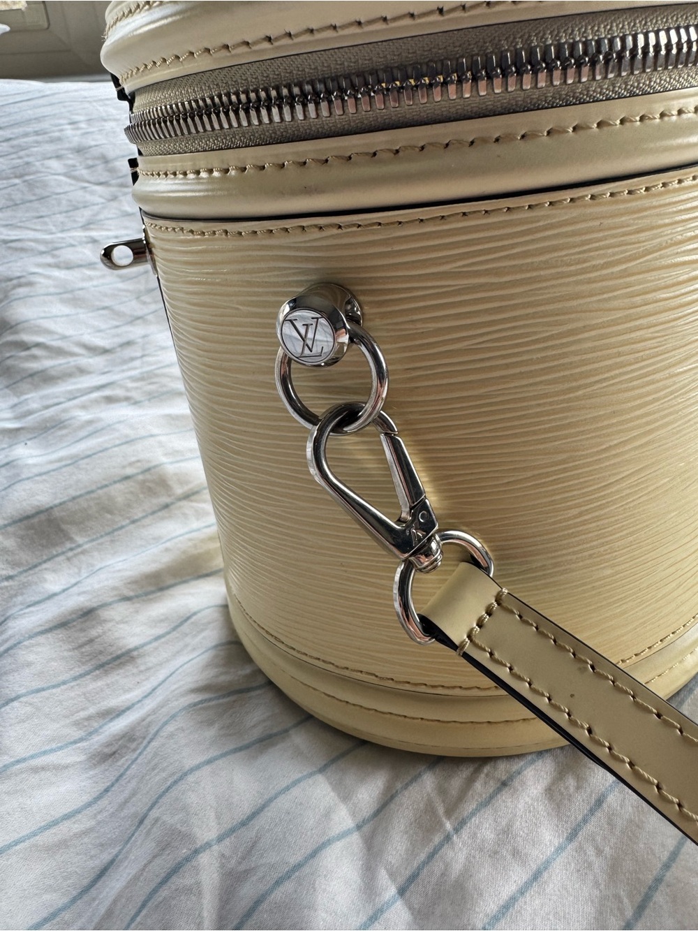 Louis Vuitton Cream Epi Leather 2018 Cannes Bucket Vanity Crossbody Bag - Picture 7 of 9